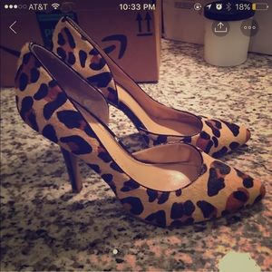 BCBG leopard heels sz 10